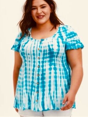 Torrid 3 Turquoise Tie-Dye Button Front Scoop Neck Swing Top
